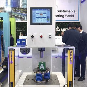 Delta's servo press records all data from the joining process. This is transmitted in real-time to the DIA Servopress software.(Image: Stefanie Michel)