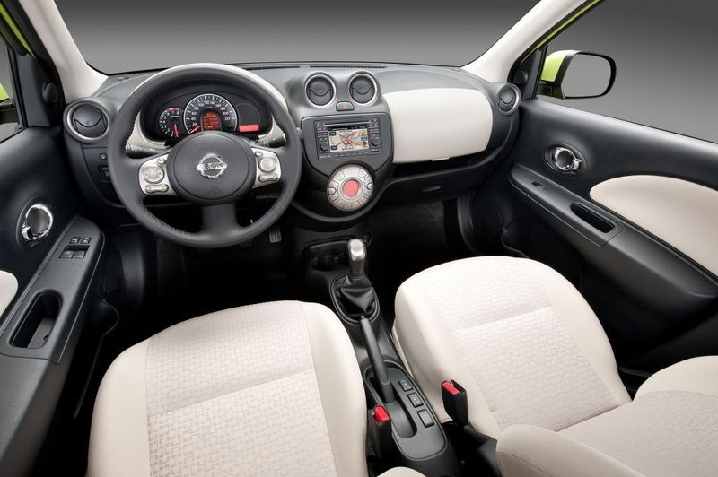 Moderner Kleinwagenstil dominiert im Innenraum. Interessant ist das kreisförmige Klima-Bedienfeld. Fotos: Nissan (Archiv: Vogel Business Media)