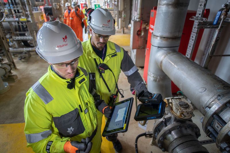 Equinor rechnet mit einer deutlichen Vereinfachung und Beschleunigung der Maintenance-Aufwände. Änderungen sind mit dieser „Master Engineering Database“ sehr viel einfacher und konsistenter umzusetzen.

 (Abermedia / Michal Wachucik)