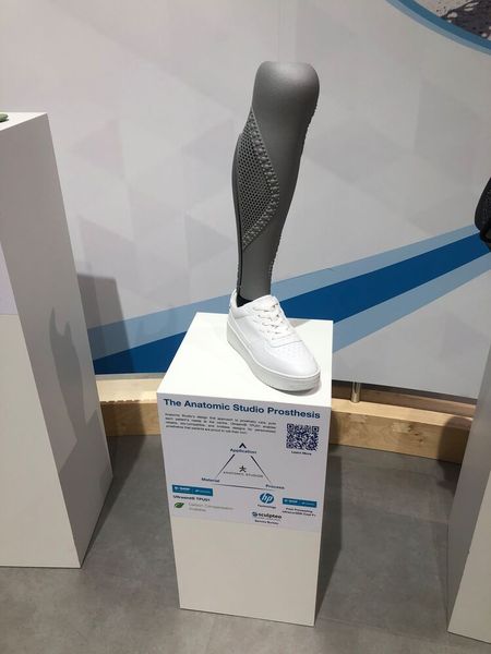 Mit Ultrasint TPU01 ermöglicht BASF Forward AM biokompatible und grenzenlose Designs für personalisierte Prothesen, wie das Beispiel von Anatomic Studio zeigt. (Bild: VCG/Juliana Pfeiffer)