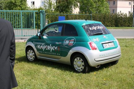 Der kleine Kaspersky-Flitzer sorgte am Messeeingang für Aufmerksamkeit. (Archiv: Vogel Business Media)