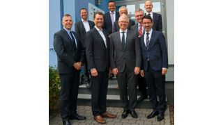 Startklar für das JV (vorne, v.l.): Greg Keizer, Jeff Skiklai (beide Bellwyck), Dr. Daniel Keesman, Dr. Michael Faller, (2. Reihe, v.l.) Mathias Felber, Michael Nemeth, Jürgen Hendricks, Jörg Frischkorn und Roland Wiesler (alle Faller). (August Faller)