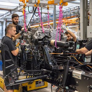 Die E-Antriebseinheit ersetzt bei elektrischen Fahrzeugen den Dieselmotor und das Getriebe.(Bild:  MAN)