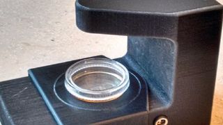 Das holografische Mikroskop ermöglicht ein automatisches, dreidimensionales Tracking der Immunzellen in Echtzeit. (Fraunhofer EMB)