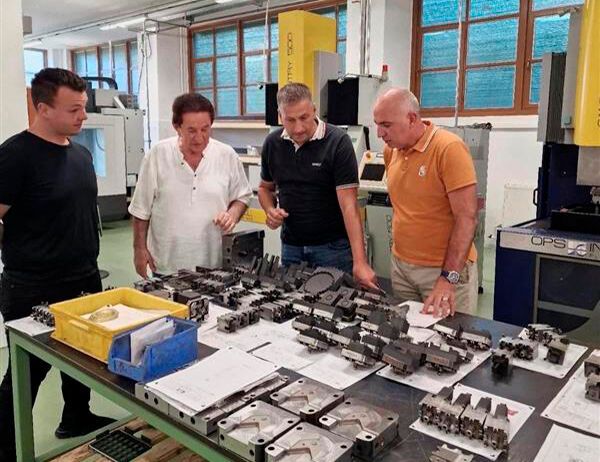 Asim Spahović, Hasco (third from left), in discussion with BSI customers Erwin Bekto, Redžo Bekto and Mehmed Šehić (from left to right). (Source: Hasco)