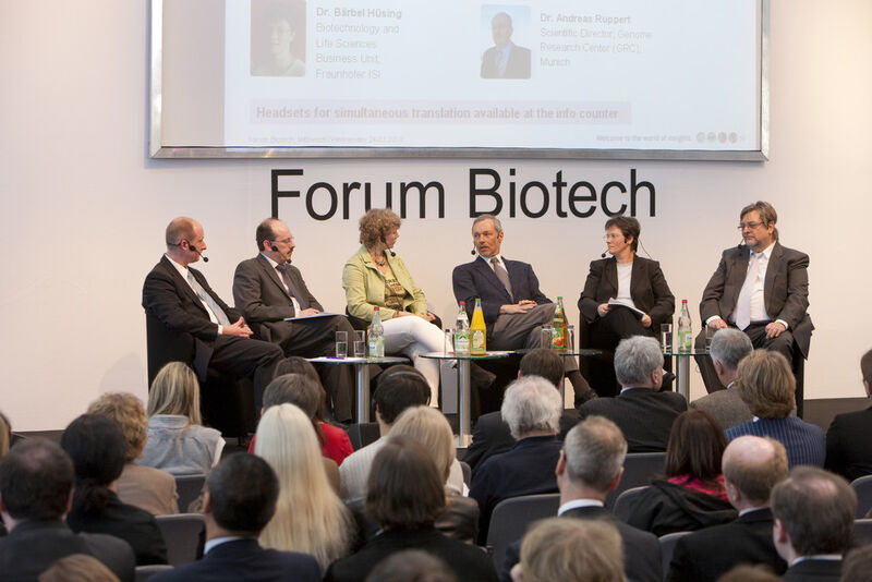 Neben den Vorträgen wird es im Forum Biotech im Rahmen des Finance days auch mehrere Podiumsdisskusionen zu wirtschaftlichen Fragen für junge Start-up-Unternehmen geben.  (Bild: Messe München)