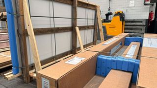 Der E-Commerce bekommt es mit immer größeren Teilen zu tun. Mit den richtigen Verpackungen lassen sich hier Schäden, Retouren und Prozesskosten reduzieren. (Bild: WM Group)