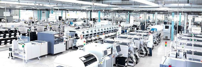 Für SMT-Fertiger ist es wichtig, dass die Zykluszeiten stetig verkürzt werden können. Der Softwarespezialist i-TAC hat zwei Systeme geschaffen, die mithilfe von KI und Machine Learning nicht nur das leisten.(Bild:  H. M. Linder)