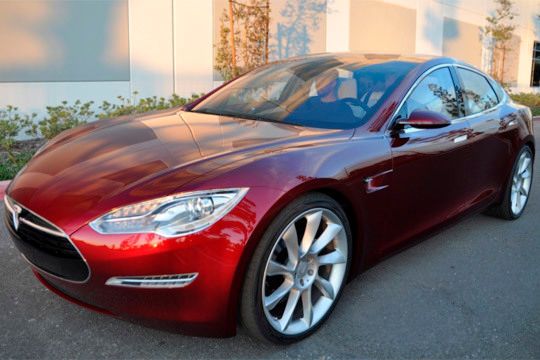Tesla S: Im Tesla S ist Platz für fünf Erwachsene und zwei Kinder. (Bild: Tesla)