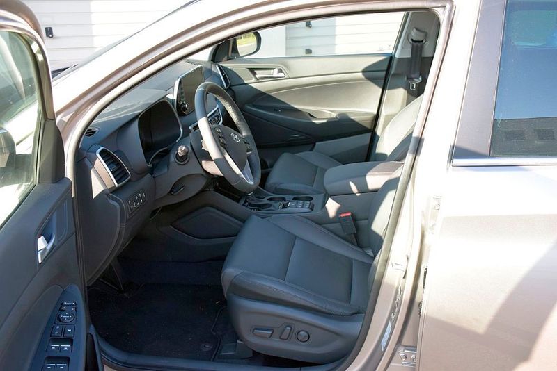 Zum Ausstattungsumfang des Testwagens gehörten die Lederbezüge der bequemen Sitze. (Rosenow / »kfz-betrieb«)