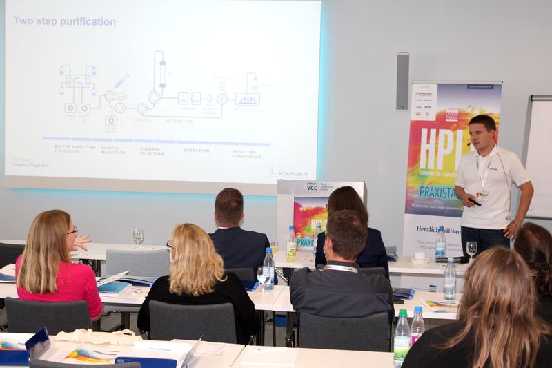 Viele Ventile zeigt Dr. Till Myrach von Knauer in seiner Präsentation. Der Produktmanager erläutert, wie sie aufgebaut sind und welche komplexen Schaltungen möglich sind. (Bild: LABORPRAXIS)