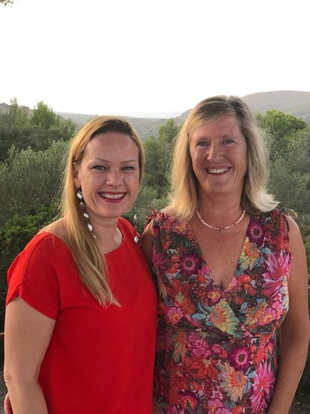 Susanne Kellner (r., Extra Computer) mit Hannah Lamotte (IT-BUSINESS) (Vogel IT-Medien GmbH)
