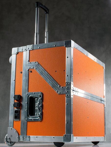 Wie ein größerer Trolley zu transportieren: Das mobile Drucksystem Printolux FB-20/400-Stone. (Bild: Printolux GmbH)
