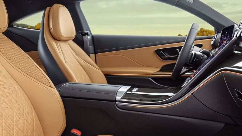 Die Ambientebeleuchtunng bietet 64 Farben. (Bild: Mercedes-Benz)