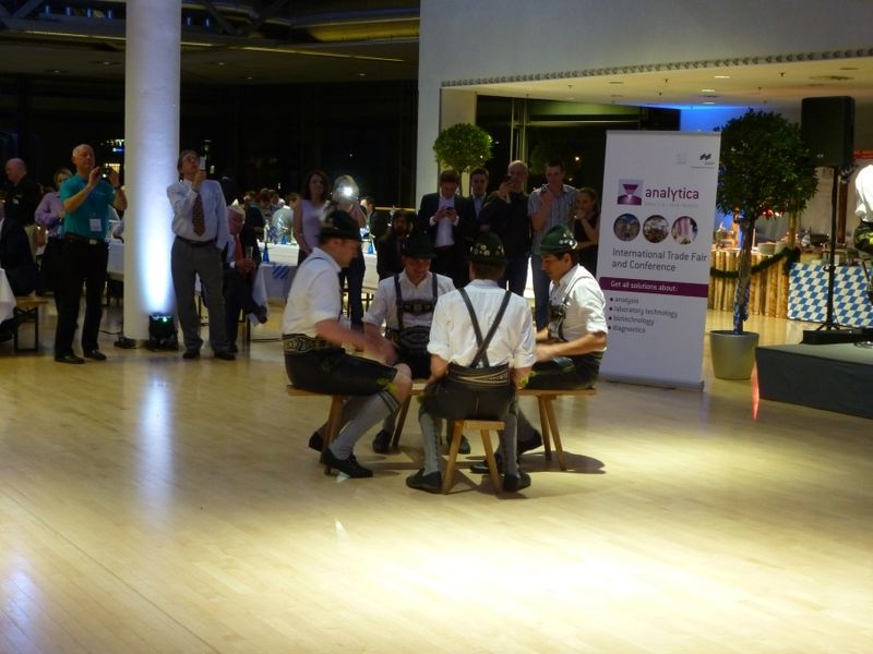 Impressionen vom diesjährigen Ausstellerabend der Analytica 2014 in München.
 Weitere aktuelle Bilder und Nachrichten finden Sie auf unserer Landingpage zur Analytica, in unserem Visitorguide zur Messe oder in den kommenden Tage auch auf der Bildergalerie-Übersichtsseite . (Bild: Back/LABORPRAXIS)
