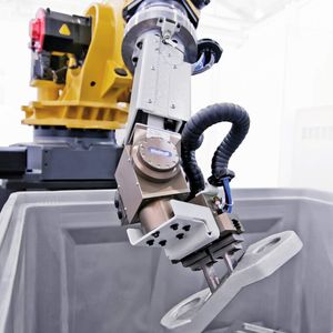 Bild 1: Für die intelligente Werkstückhandhabung beim Griff in die Kiste benötigt der Roboter eine 3D-Objekterkennung und spezielle Greifer.