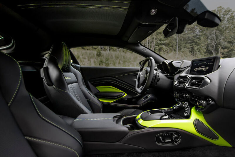 Auch im Innenraum sieht man Verwandtschaft zu Mercedes-AMG.  (Aston Martin)