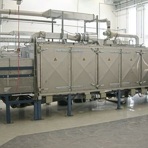 Der Innenraum des Trockners ist über die Flügeltüren leicht zugänglich und gewährleistet schnelles sowie ergonomisches Arbeiten.(Bild:  EL-A Verfahrenstechnik GmbH)