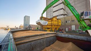 Formen, Mahl- und Mischanlagen können durch unerwünschte Metallpartikel beschädigt werden. Der Magnet wird bei Aufnahme in Schiffsentladeanlagen verwendet und dient dem Schutz der Maschinen.  (Bild: Goudsmit)