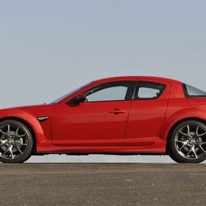 Die Schweller-Verkleidung gehört zum Aerodynamik-Paket des neuen Modells. (Archiv: Vogel Business Media)