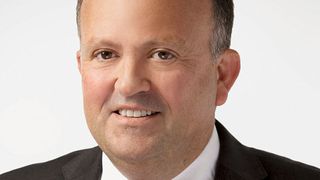 Periklis Nassios (55), Geschäftsführer Bereich Sitzsysteme, feiert sein 25-jähriges Dienstjubiläum bei Brose. (Brose)