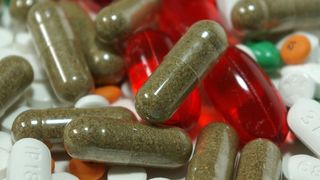 Ultrasonic Spray drying improves solubility of active pharmaceutical ingedients. (Bild: PhotoLizM;CCO)