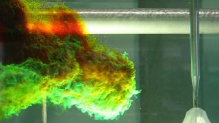 Tracertest im technischen Maßstab in den INVENT-Laboren (Bild: INVENT Umwelt‐ und Verfahrenstechnik AG )