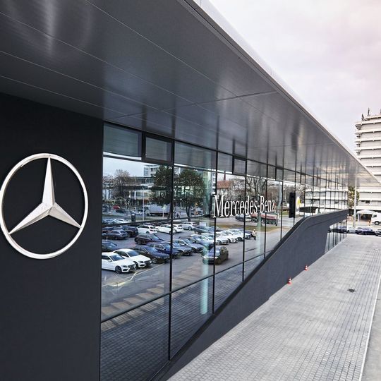 Daimler hat in Darmstadt am alten Niederlassungsstandort neu gebaut.(Bild:  © Jens Pussel)