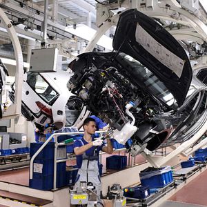 Die Marke Volkswagen hat ihr Ziel für eine ressourcenschonende Produktion höher gesteckt: Bis zum Jahr 2025 sollen Fahrzeuge und Komponententeile insgesamt 45 Prozent umweltverträglicher entstehen als im Jahr 2010.