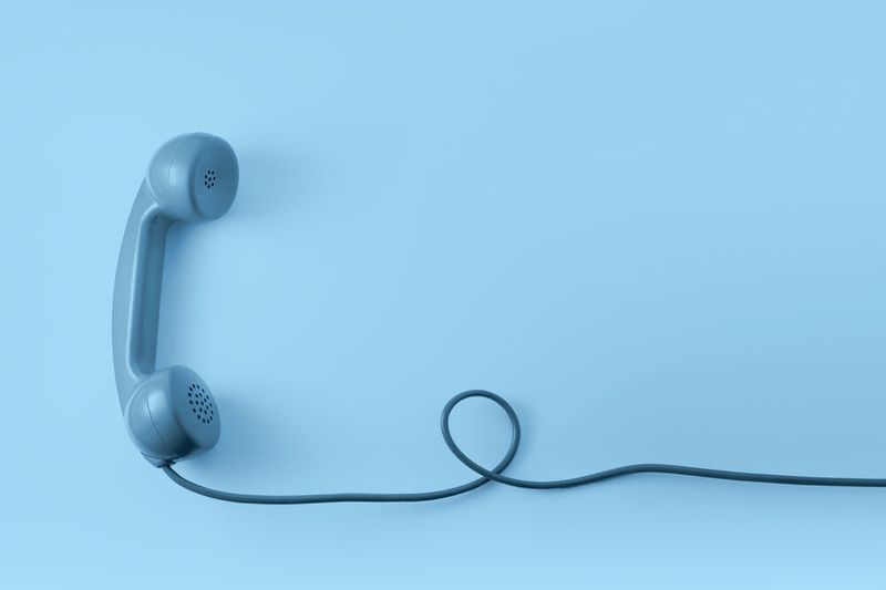 Pflegen Sie Ihre sozialen Kontakte auch außerhalb der Arbeit. Nachdem der Arbeitsalltag abgeschlossen ist, sollten Sie sich Zeit für Dinge nehmen, die Ihnen wichtig sind. Zum Beispiel Unternehmungen mit Freunden oder der Familie. Gehen Sie hier proaktiv vor und nehmen Sie sich nicht nur vor, Zeit miteinander zu verbringen. Auf diese Weise haben Sie feste Verabredungen, die Ihnen auch an stressigen Tagen Ablenkung bescheren können.  (Bild: © maramade – stock.adobe.com)