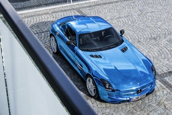 Der Mercedes-Benz SLS AMG Coupé Electric Drive - mit einer Gesamtleistung von 552 kW und einem maximalen Drehmoment von 1000 Nm der stärkste Elektro-Supersportwagen der Welt (Daimler AG)