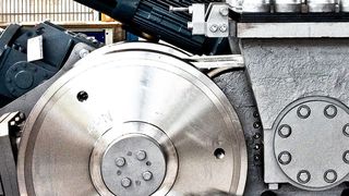 Bewegung in Mekka: Laufräder mit 1 m Durchmesser aus Duplexstahl gehören zum Öffnungsmechanismus der neuen Moschee-Kuppel. (Bild: Kinkele)