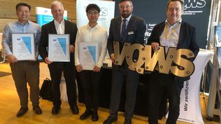 v.l.n.r.: Zheda Cao, Rainer Janecke, Long Cheng, VQWS-Vorstand Martin Hanke und VQWS-Zertifizierungsvorsitzender Dr. Volker Johne (Bild: VCG/Juliana Pfeiffer)