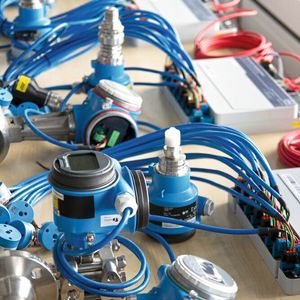 Ethernet-APL im Praxistest: Endress+Hauser validierte gemeinsam mit Covestro, BASF und Yokogawa die Skalierbarkeit von Ethernet-APL in einer komplexen, herstellerübergreifenden Prozessautomatisierungsumgebung.(Bild:  Endress + Hauser)