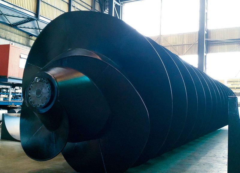 Ganz gleich, ob eine Schneckenpumpe mit einer Länge von 50 cm oder von 25 m gebaut wird: Jede Schnecke muss perfekt in den Trog passen und darf praktisch kein Spiel haben. (Landustrie Seek BV)