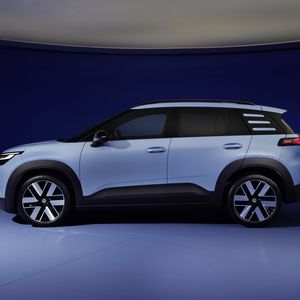 Auffällig sind die drei horizontalen Streifen an der C-Säule.(Bild:  Volkswagen)