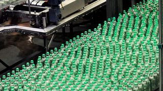 In einer intelligenten Fabrik müssen Daten nicht nur erfasst, sondern auch zur schnellen und intelligenten Weiterverarbeitung genutzt werden können. (Bild: Photo by Waldemar Brandt on Unsplash)