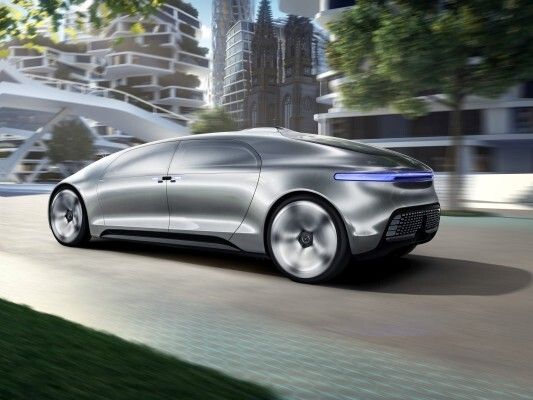 Mercedes-Benz F 015 Luxury in Motion im Stadtverkehr der Zukunft (Mercedes-Benz)