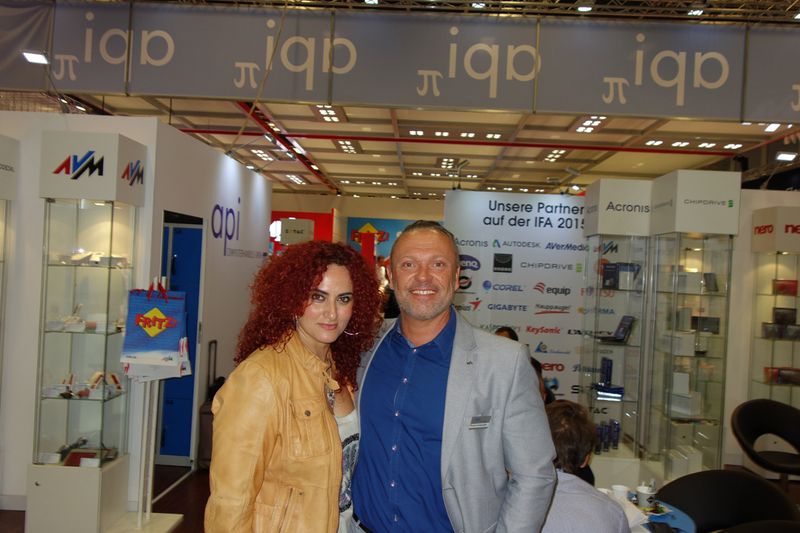 Besa Agaj, IT-BUSINIESS mit Thomas Lantermann, api (Bild: IT-BUSINESS)