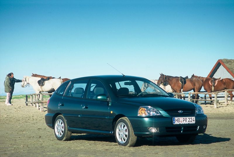 Sein Nachfolger Rio wurde von Kia zwar als Schräghecklimousine bezeichnet, war aber eher ein kleiner Kombi. (Bild: Kia)