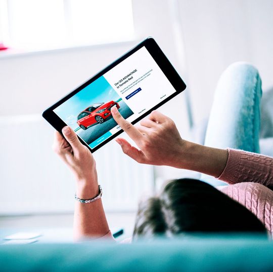 Künftig kann man bestimmte Hyundai-Modell von der Couch aus leasen.(Bild:  Hyundai)