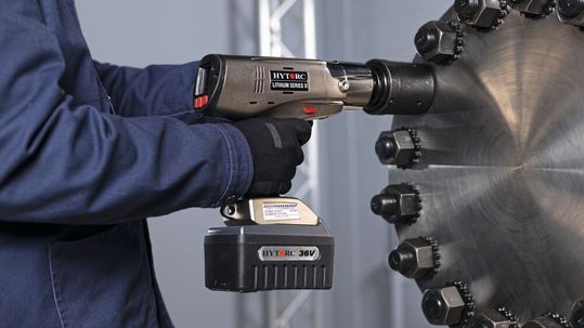 Optimal für den P003286 ausgelegt sind die Schrauber der LiON GUN X Serie und der LST. (Bild:  Hytorc)