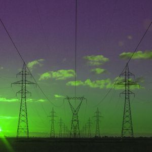 Nettostromerzeugung in Deutschland 2020 Strom aus der Steckdose wird immer grüner. Erstmals stammt 2020 über die Hälfte der Energie im öffentlichen Stromnetz aus nachhaltigen Quellen wie Solarenergie und Windkraft. Wie sich der Strommix im einzelnen zusammensetzt, zeigt diese Bildergalerie.   Zurück zum Begleitartikel: Wie grün ist Strom aus Deutschland?      Lesetipp: Im Energy Outlook von 2019 sind einige Szenarien für die Zukunft des Energieverbrauchs vorgestellt.(Unsplash/Matthew Henry)