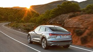 Der E-tron Sportback, Fließheck-Bruder des ersten batteriebetriebenen Audi, feiert in LA Premiere. (Audi)