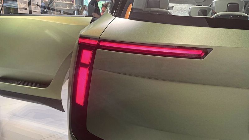 Auch die T-förmigen Lichter werden im Epiq in ähnlicher Form umgesetzt, der früher als der Peaq in den Verkauf rollt. (Bild: Grimm – VCG)