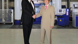 Geschäftsführer Rüdiger Hoffmann (links) der ISE Automotive GmbH und Geschäftsführer Karl Kipry (rechts) der HEATform GmbH  (Bild: HEATform)