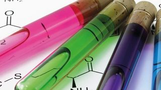 Abb. 1: Aufgrund ihrer Vielseitigkeit wird Trifluoressigsäure (TFA) häufig in der organischen Synthese eingesetzt.  (©Schlierner - stock.adobe.com)