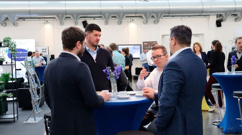 Die Förderprozess-Foren sind eine gute Gelegenheit, Kontakte mit Fachfirmen zu knüpfen und Wissen auszutauschen. (Bild: Junker / PROCESS)