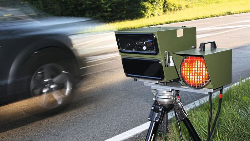 Verkehrsverstöße sind der Schweiz sind teuer. Ab dem 1. Mai werden die Bußgelder grenzüberschreitend auch in Deutschland eingetrieben.(Bild:  ADAC/Beate Blank)