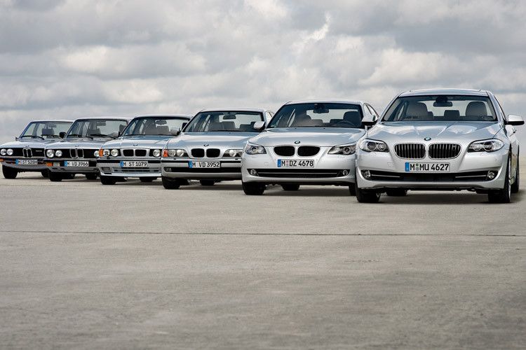 Generationentreff der 5er-Limousine. (Foto: BMW)